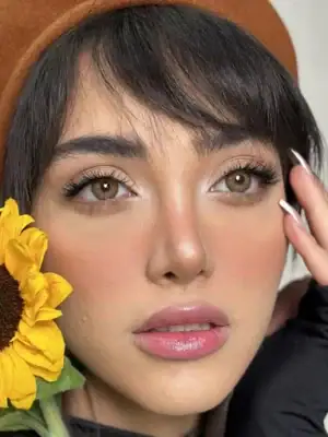 خرید لنز رنگی عسلی سلنا هستیا