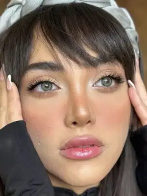 خرید لنز رنگی طوسی سبز سلنا لائوس