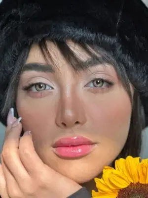 خرید لنز رنگی عسلی سلنا یوتا