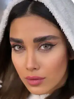 خرید لنز رنگی سبز عسلی ان کی لیو هازل