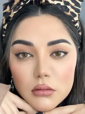 خرید لنز رنگی عسلی یونیک رز