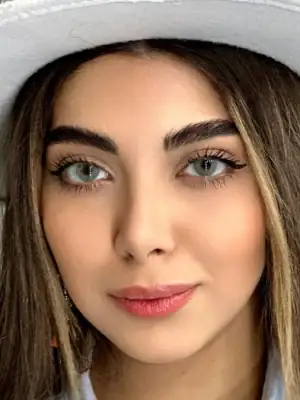 خرید لنز رنگی آبی اقیانوسی یونیک دیانلا