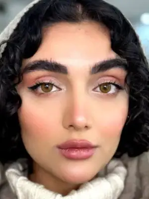 خرید لنز رنگی عسلی یونیک لاتینا