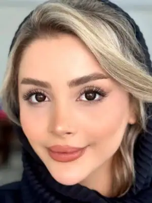 خرید لنز رنگی مشکی یونیک نچرال بلک